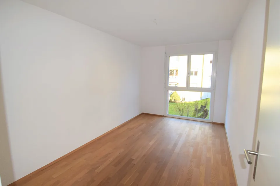 Spacious 4.5 room apartment with covered balcony
