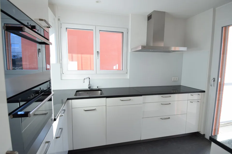 Spacious 4.5 room apartment with covered balcony