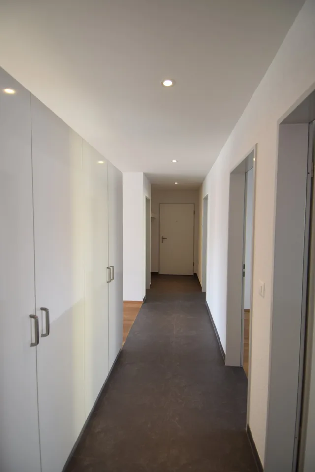Spacious 4.5 room apartment with covered balcony