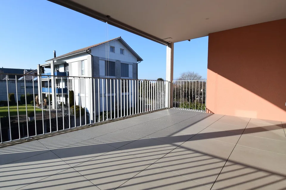 Spacious 4.5 room apartment with covered balcony