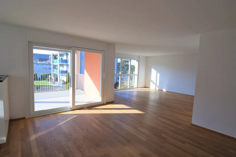 Spacious 4.5 room apartment with covered balcony