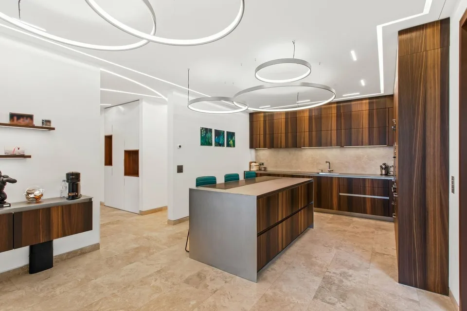 Eine der berühmtesten Adressen! Luxuriöses Anwesen im contemporary-Stil – Foto 8 von 26