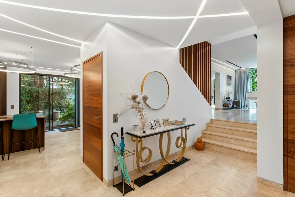 Eine der berühmtesten Adressen! Luxuriöses Anwesen im contemporary-Stil – Foto 6 von 26