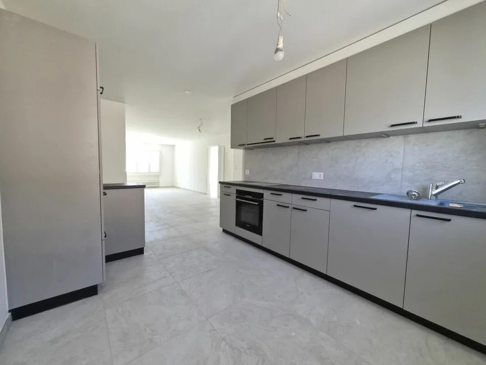 Komplett renoviert! 4.5 Zimmer im 1. Stock – Foto 2 von 6