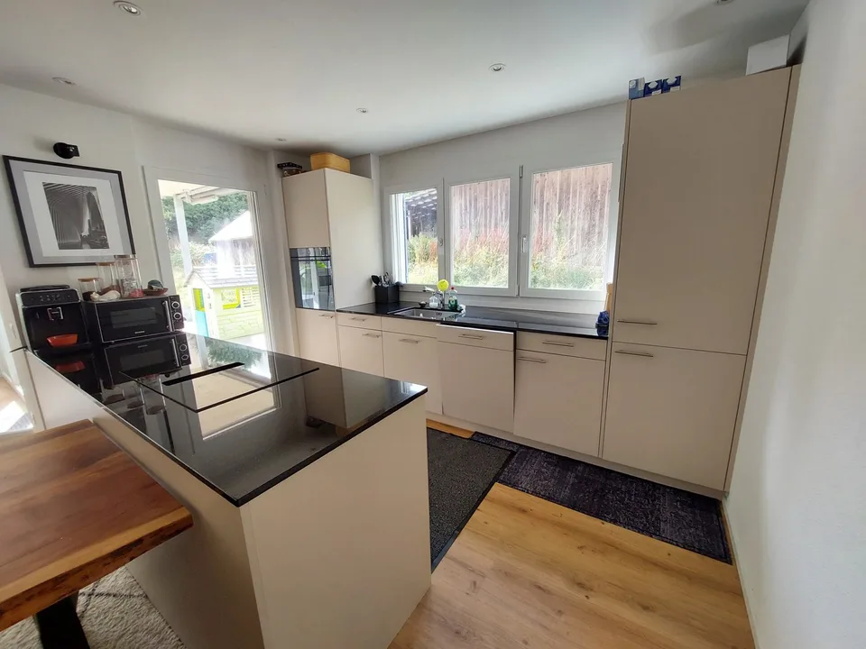 Appartement charmant avec beaucoup d'espaces verts, moderne et familial