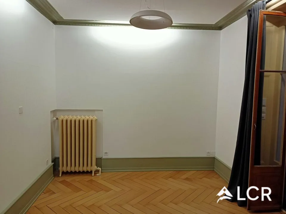 Schöne 3-Zimmer-Wohnung / 1 Schlafzimmer / 1 Badezimmer / 1 Balkon / 1 Garten / Parkplatz