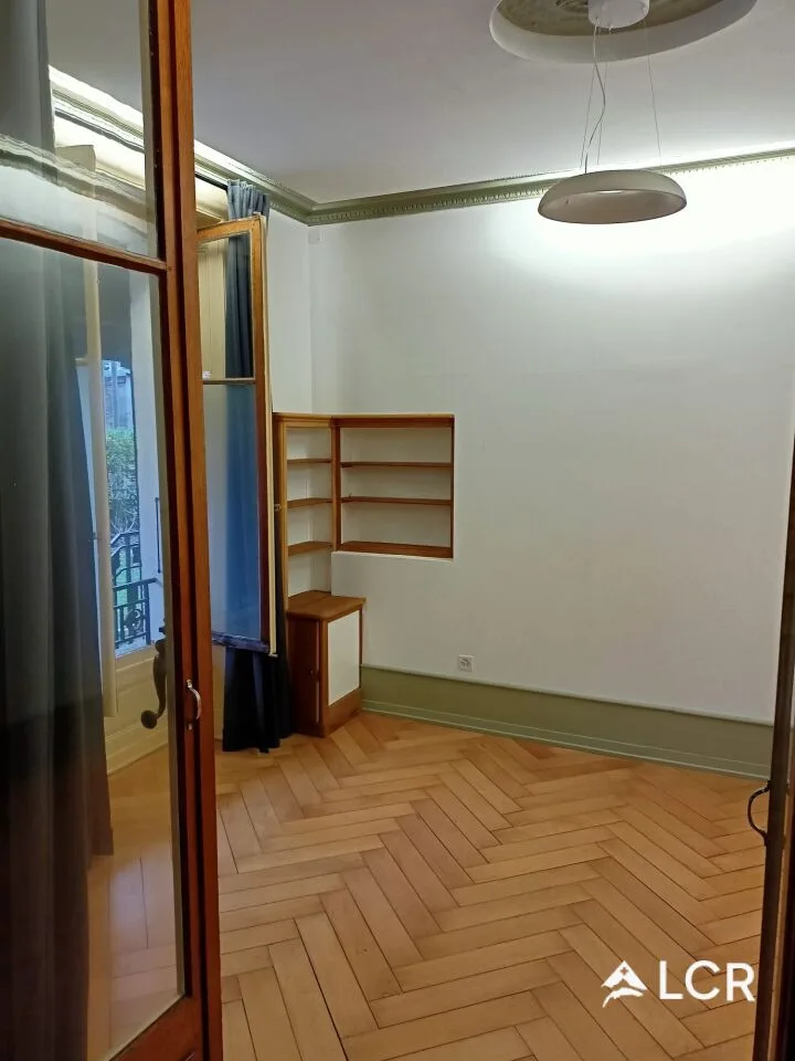 Schöne 3-Zimmer-Wohnung / 1 Schlafzimmer / 1 Badezimmer / 1 Balkon / 1 Garten / Parkplatz