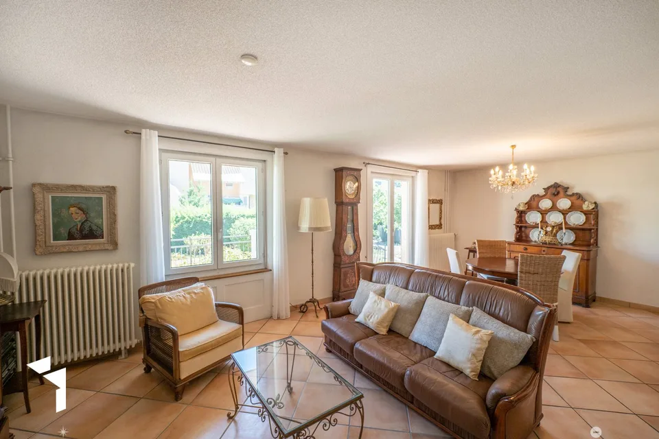 Fehr Immobilien - Top gepflegtes 5.5-Zimmer-EFH an zentraler Lage – Foto 3 von 13