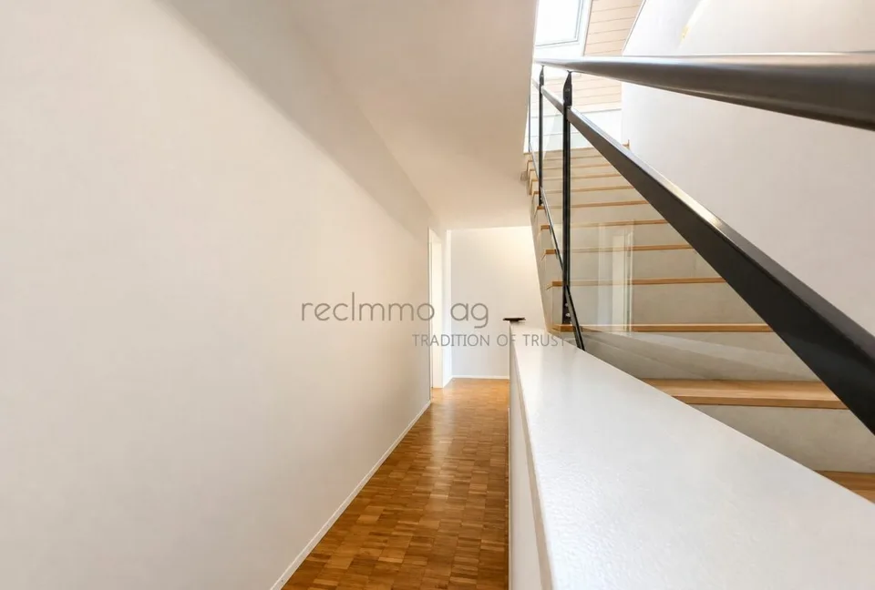 Modernes, lichtdurchflutetes 6.5-Zimmer-Reiheneinfamilienhaus mit Garten in Obfelden – Foto 10 von 13
