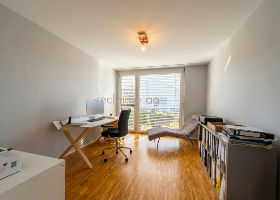 Modernes, lichtdurchflutetes 6.5-Zimmer-Reiheneinfamilienhaus mit Garten in Obfelden – Foto 7 von 13