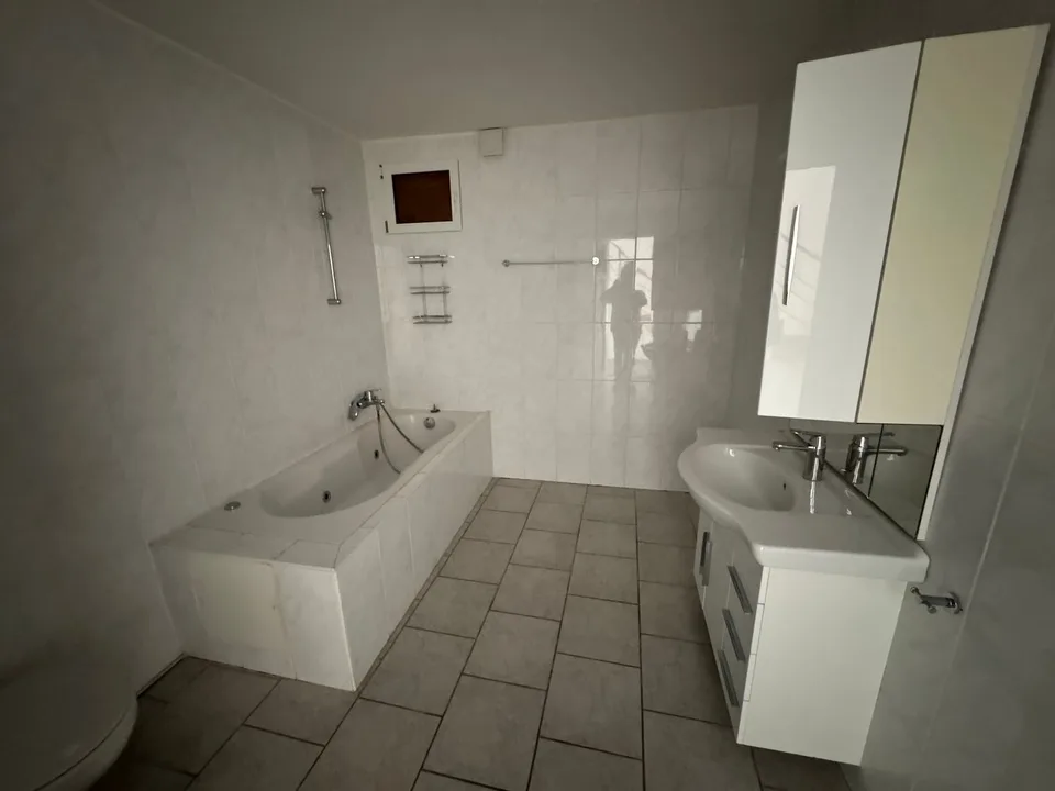 Helles Duplex-Wohnung mit 4.5 Zimmern in Saint-Imier – sofort verfügbar