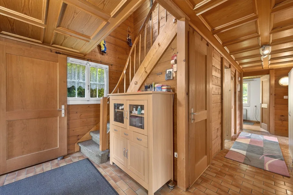 Garage boxes included, development potential and quiet, family-friendly environment – photo 4 of 26