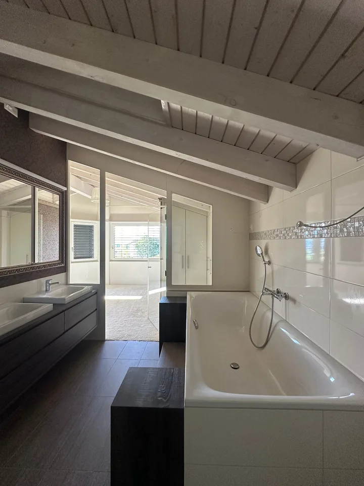 Maison unifamiliale moderne avec grand jardin et balcon!