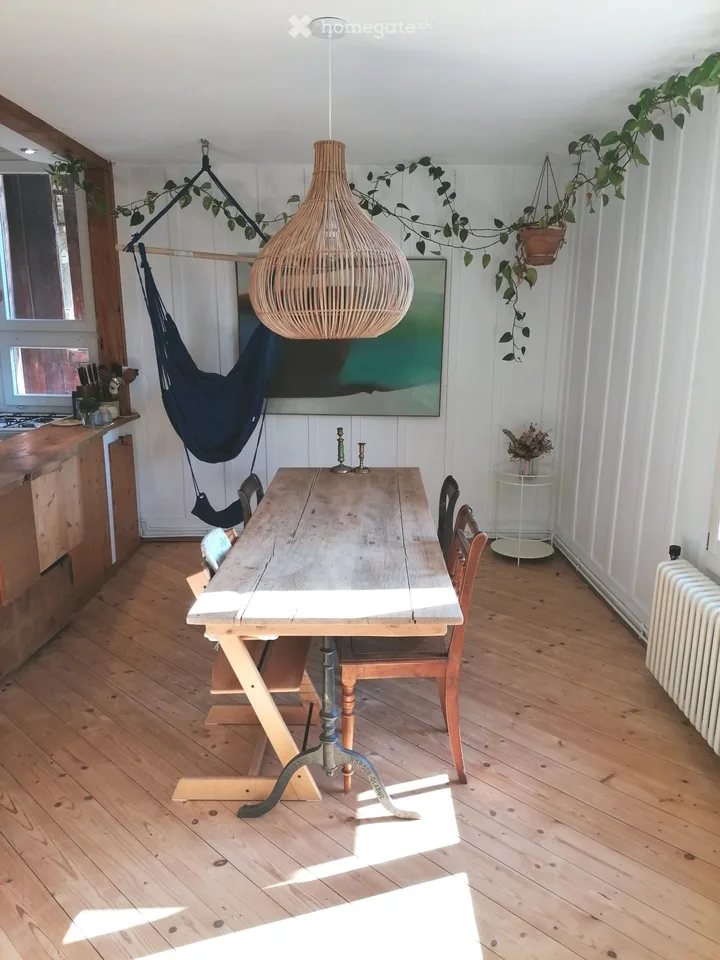 Charmant appartement de 5,5 pièces dans un immeuble ancien à Erlach, temps limité