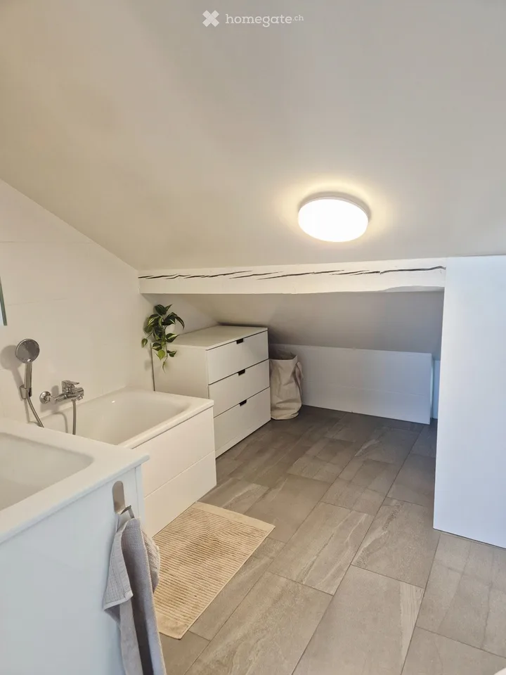 Wunderschöne 4-Zimmer-Wohnung im Dachgeschoss mit Parkplatz