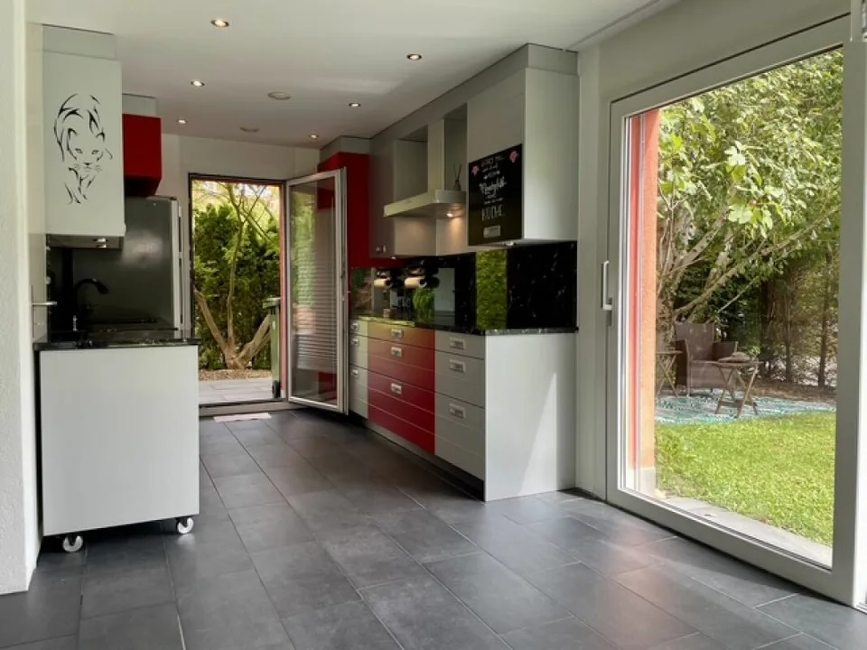 Casa a schiera, lorda, centrale, tranquilla con linguaggio formale chiaro – foto 4 di 20