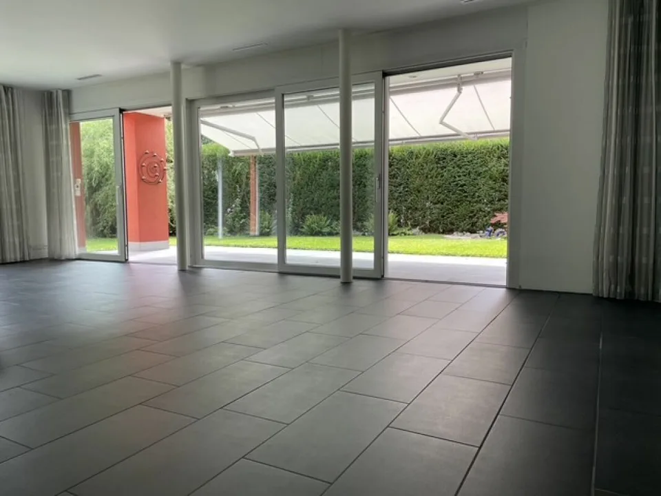 Casa a schiera, lorda, centrale, tranquilla con linguaggio formale chiaro – foto 3 di 20