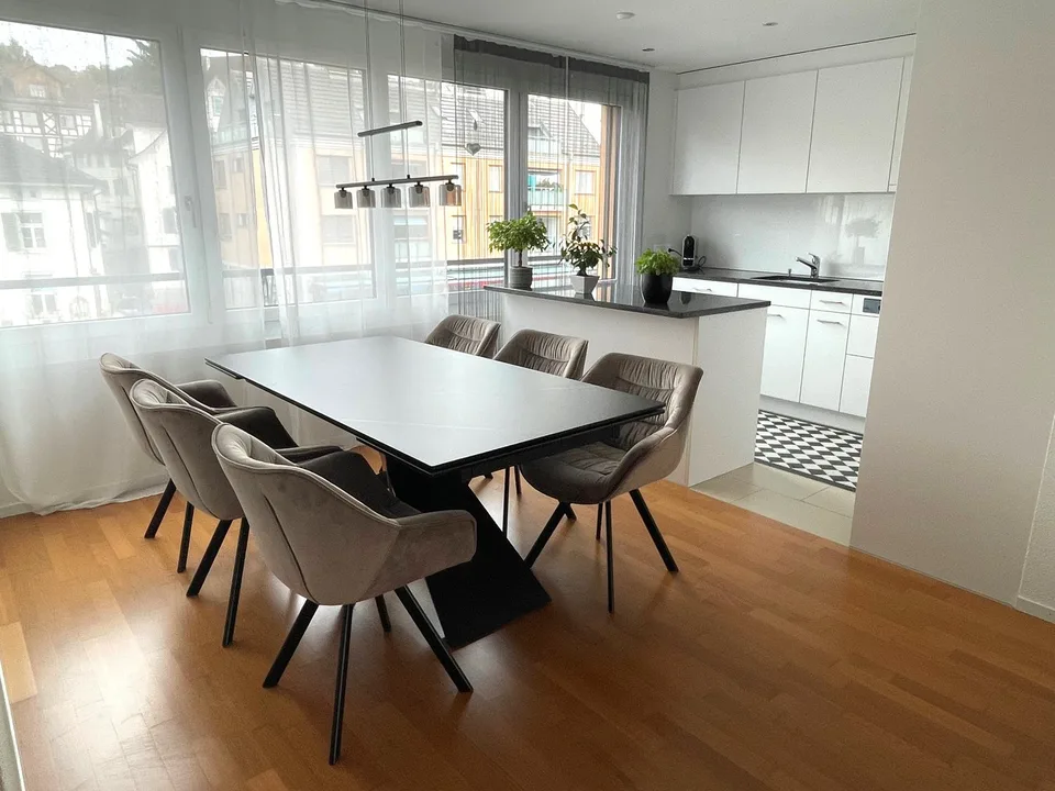 zentrale und moderne 4.5-Zimmer-Wohnung