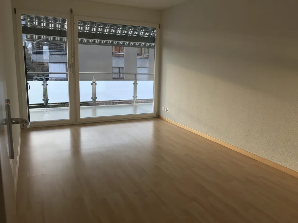 Appartement lumineux et spacieux de 4,5 pièces avec balcon et soleil du soir