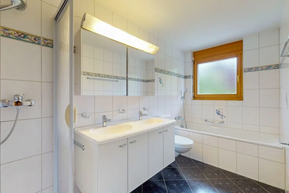 Due appartamenti, una casa piena di possibilità – foto 15 di 22