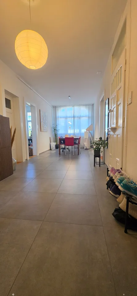 4-Zimmerwohnung mit 3 Balkonen und hohen Decken – Foto 4 von 21