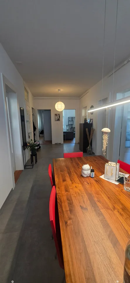 4-Zimmerwohnung mit 3 Balkonen und hohen Decken – Foto 5 von 21