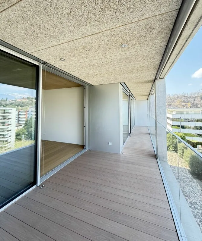 Modernes Seeblick 3.5 Lokale