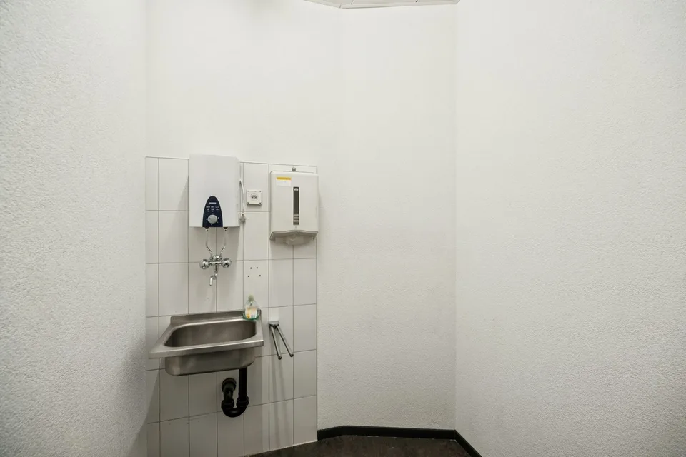 Grosszügige Gewerbefläche mit vielseitigen Nutzungsmöglichkeiten – Foto 12 von 13