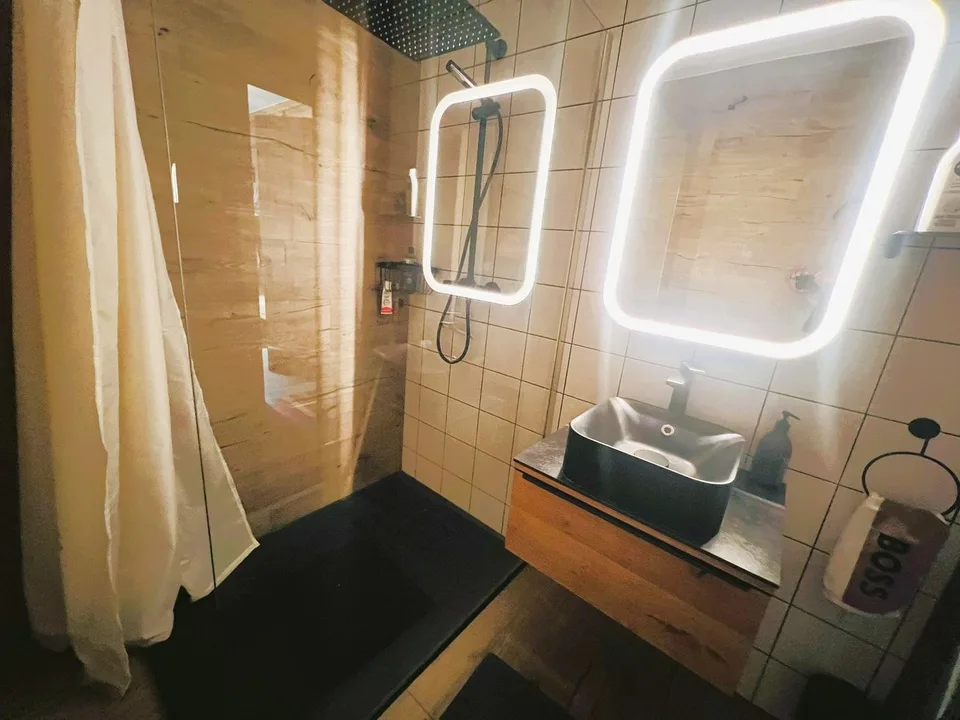 Magnifique 4.5 pces rénové – Spacieux & lumineux – Vue panoramique extraordinaire – Très bien situé – photo 17 sur 22