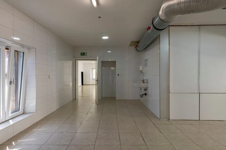 Edificio misto con alto potenziale nel cuore del villaggio di Bôle (Comune di Milvignes) – foto 11 di 26