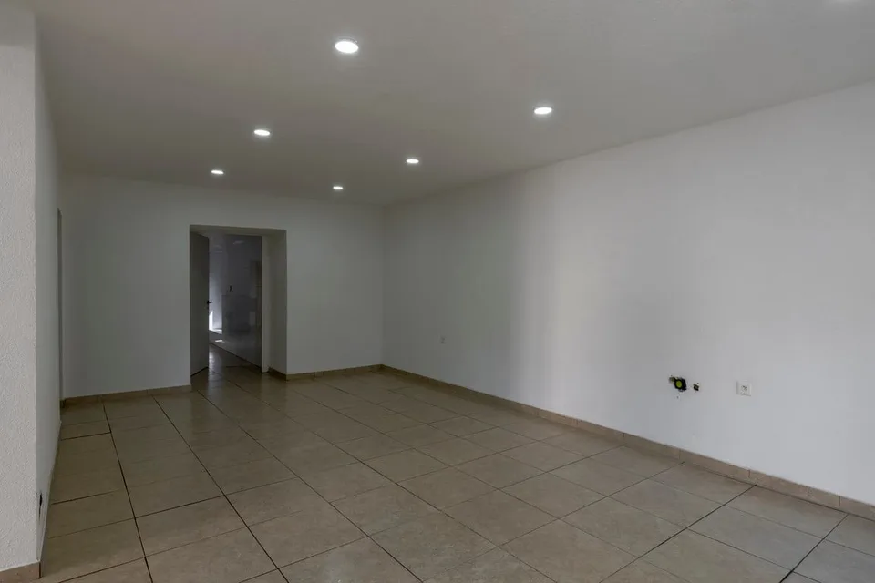 Edificio misto con alto potenziale nel cuore del villaggio di Bôle (Comune di Milvignes) – foto 9 di 26