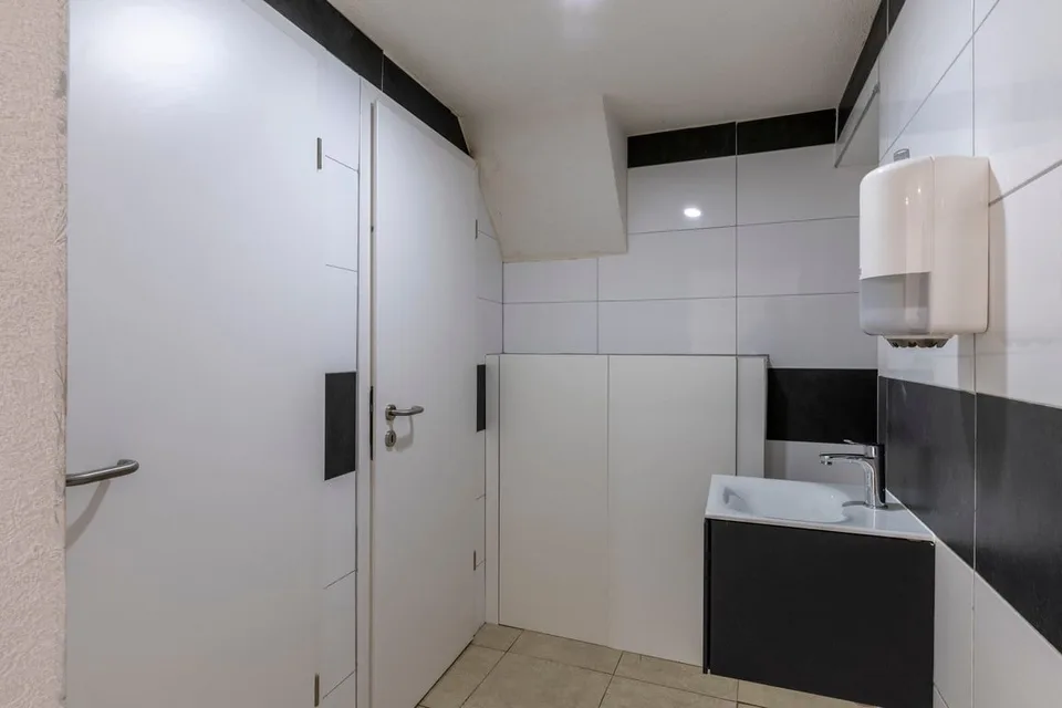 Edificio misto con alto potenziale nel cuore del villaggio di Bôle (Comune di Milvignes) – foto 14 di 26