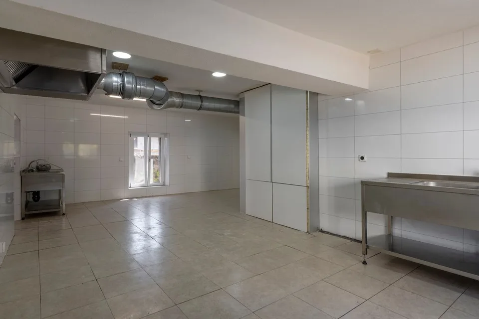 Edificio misto con alto potenziale nel cuore del villaggio di Bôle (Comune di Milvignes) – foto 13 di 26