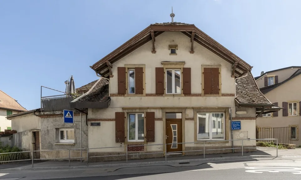 Edificio misto con alto potenziale nel cuore del villaggio di Bôle (Comune di Milvignes) – foto 3 di 26