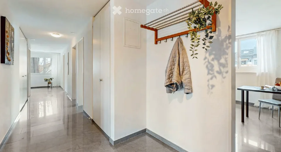 Spacious 5.5-room maisonette apartment with balcony and beautiful views in Aadorf