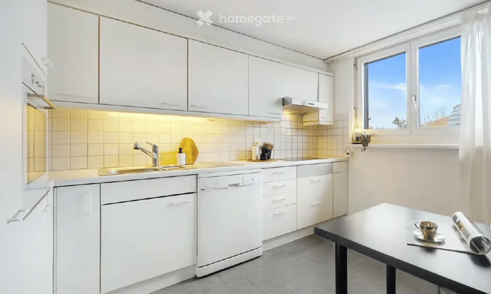 Spacious 5.5-room maisonette apartment with balcony and beautiful views in Aadorf