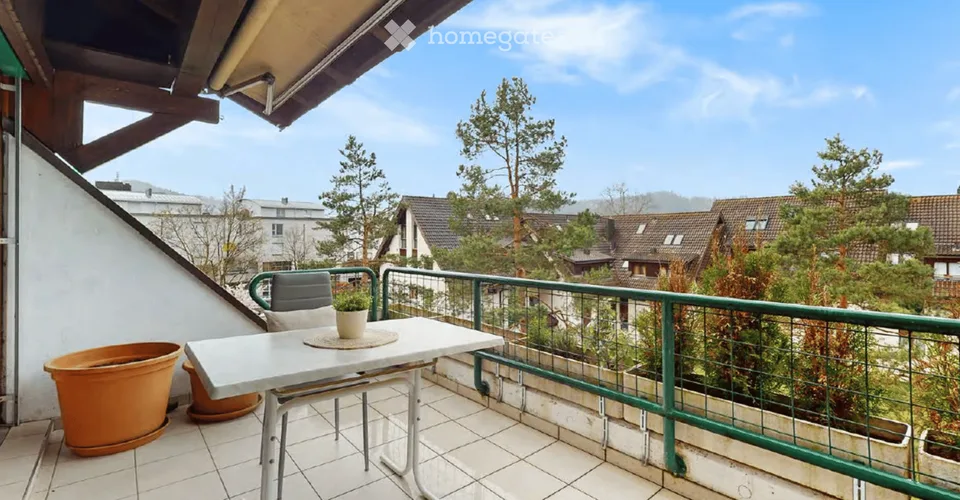 Spacious 5.5-room maisonette apartment with balcony and beautiful views in Aadorf