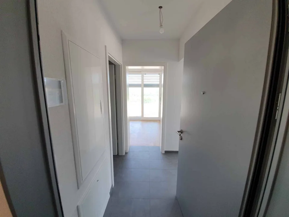 Sehr schönes Apartment im 9. Stock mit Blick auf den Neuenburgersee und den Jura – Foto 2 von 10