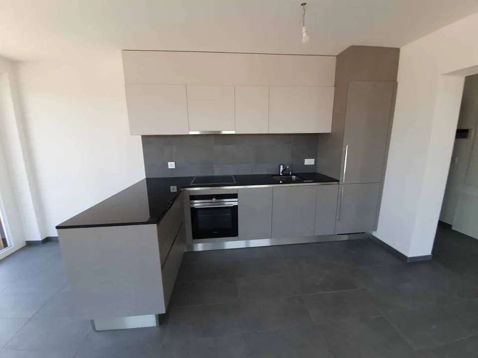 Sehr schönes Apartment im 9. Stock mit Blick auf den Neuenburgersee und den Jura – Foto 4 von 10