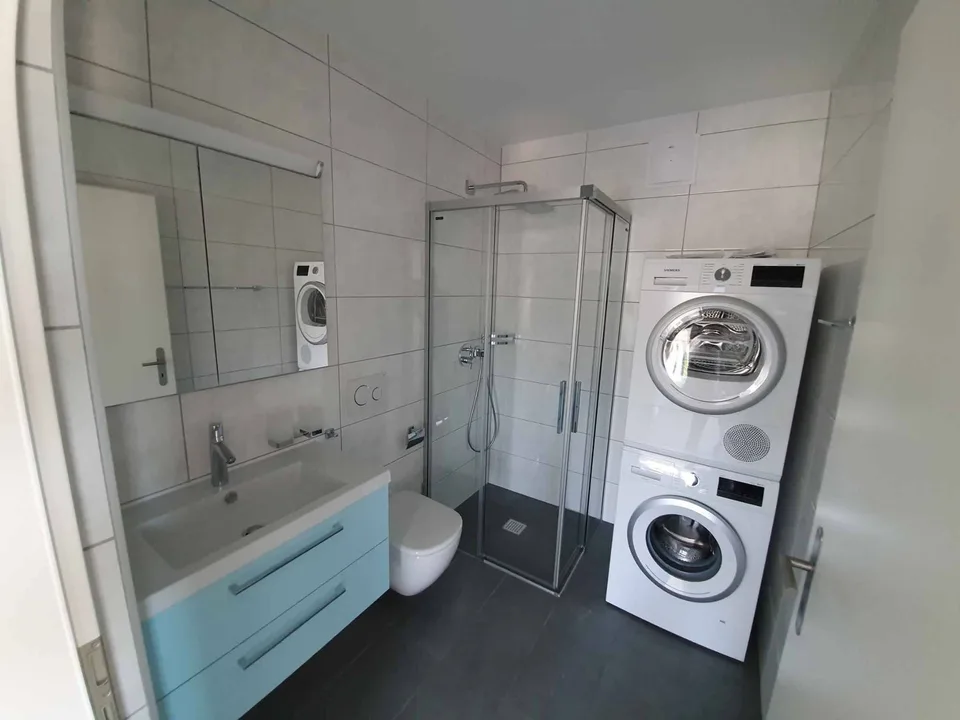Sehr schönes Apartment im 9. Stock mit Blick auf den Neuenburgersee und den Jura – Foto 9 von 10