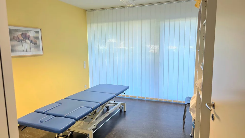 Helle und vielseitige Gewerbe- oder Praxisfläche im Erdgeschoss – Foto 3 von 13