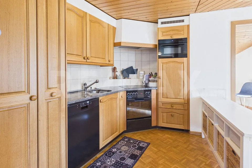 Attractive multi-family house with three residential units – photo 4 of 6