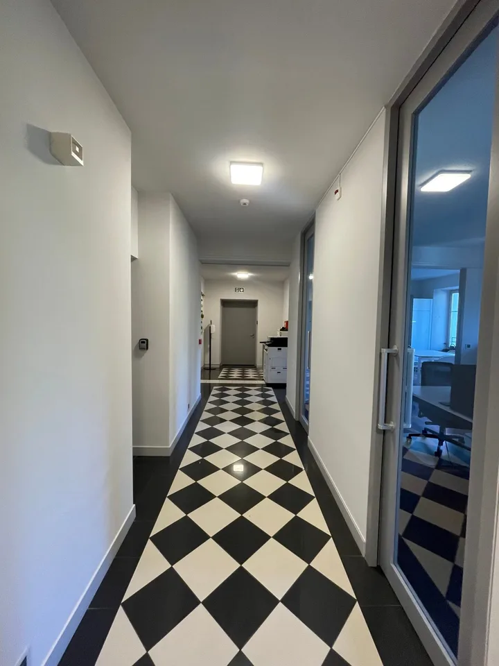 Commercial premises of approximately 136 m² – photo 2 of 12