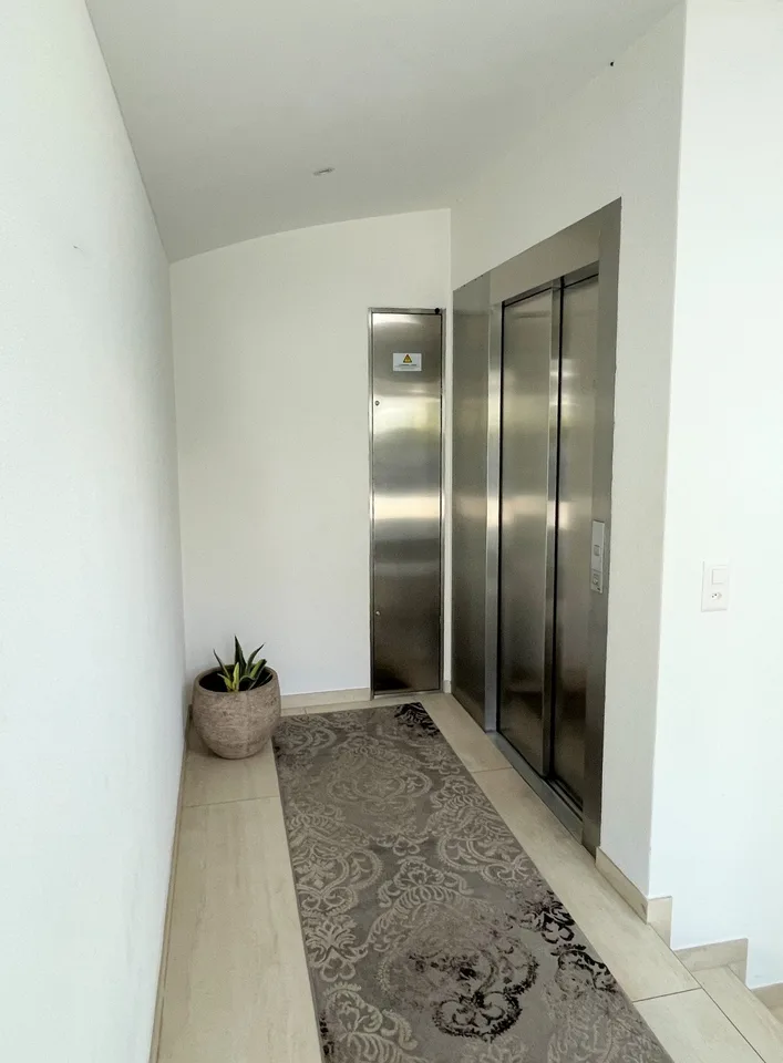 Elegantes Apartment auf dem Hügel mit Panoramablick in exklusiver Residenz – Foto 5 von 19