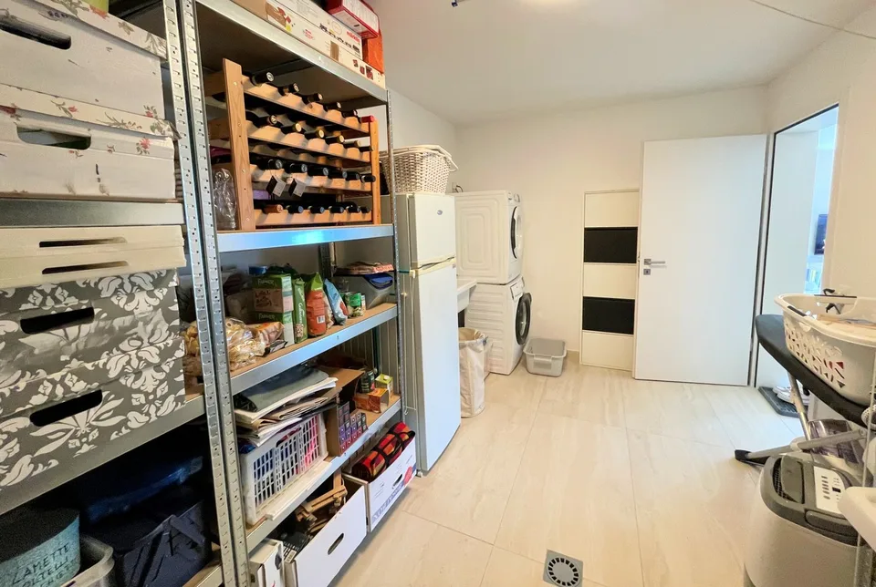 Elegantes Apartment auf dem Hügel mit Panoramablick in exklusiver Residenz – Foto 17 von 19