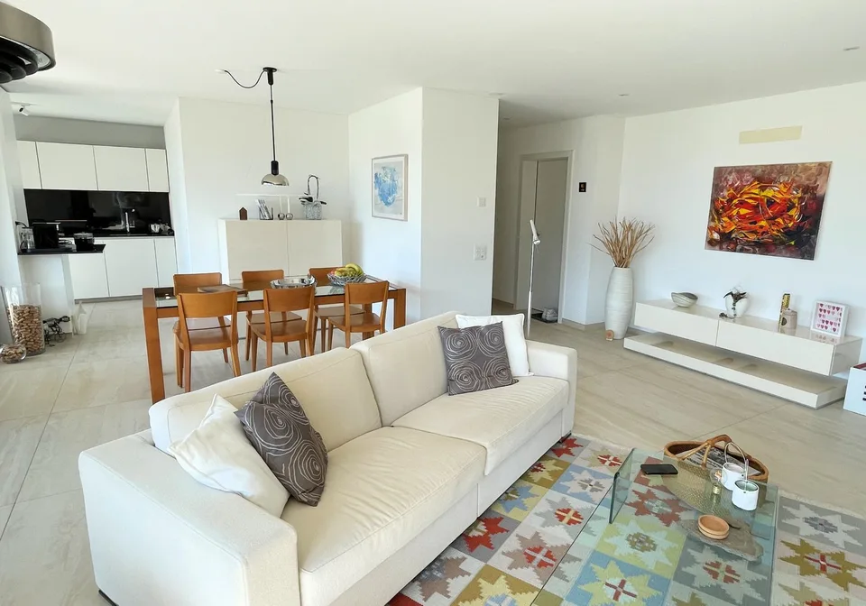Elegantes Apartment auf dem Hügel mit Panoramablick in exklusiver Residenz – Foto 9 von 19