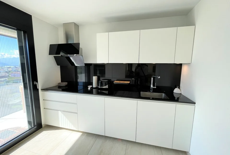 Elegantes Apartment auf dem Hügel mit Panoramablick in exklusiver Residenz – Foto 12 von 19