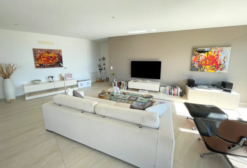 Elegantes Apartment auf dem Hügel mit Panoramablick in exklusiver Residenz – Foto 8 von 19