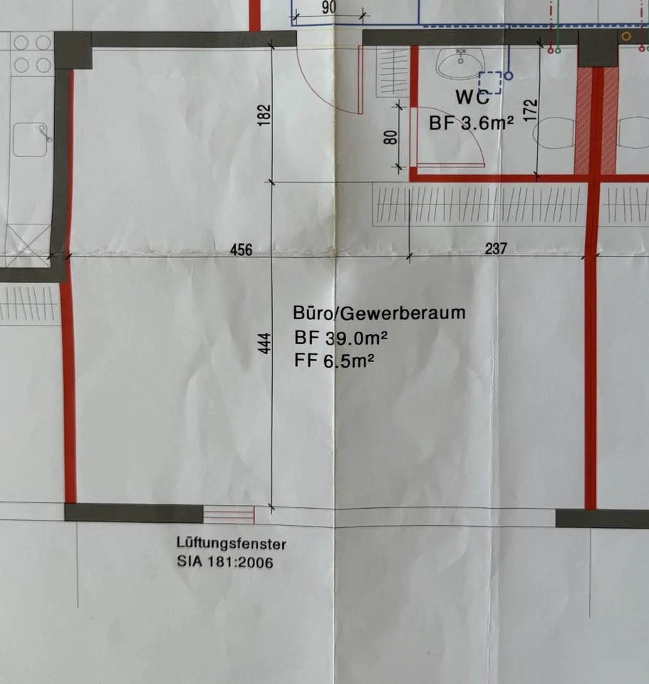 Helles und gepflegtes Büro mit viel Tageslicht – Foto 5 von 5