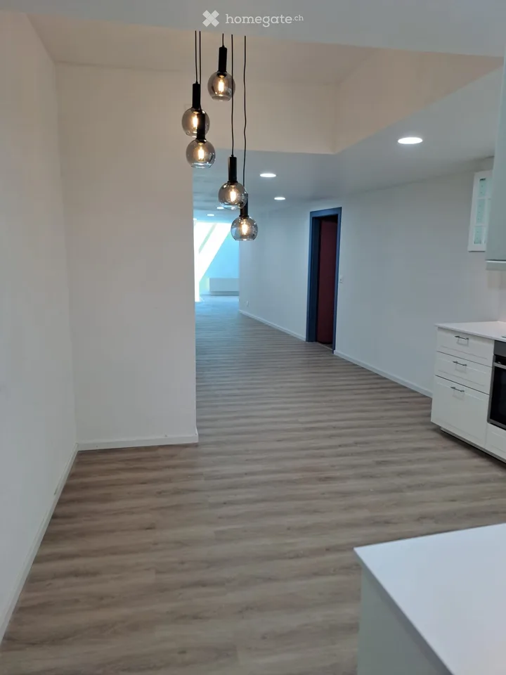 Spacious 2.5 room apartment with approx. 80 m² living space